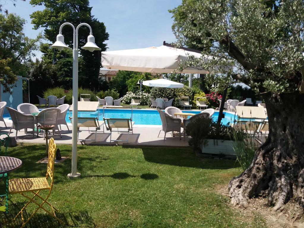 Relais Villa Roncuzzi Russi Exteriör bild