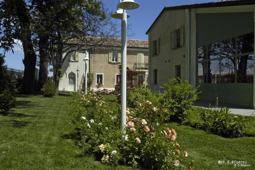 Relais Villa Roncuzzi Russi Exteriör bild