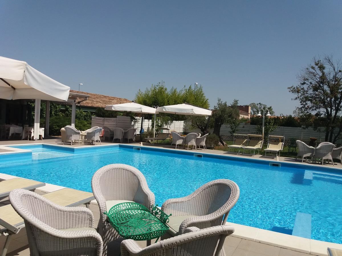 Relais Villa Roncuzzi Russi Exteriör bild