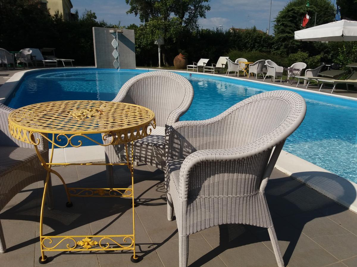 Relais Villa Roncuzzi Russi Exteriör bild