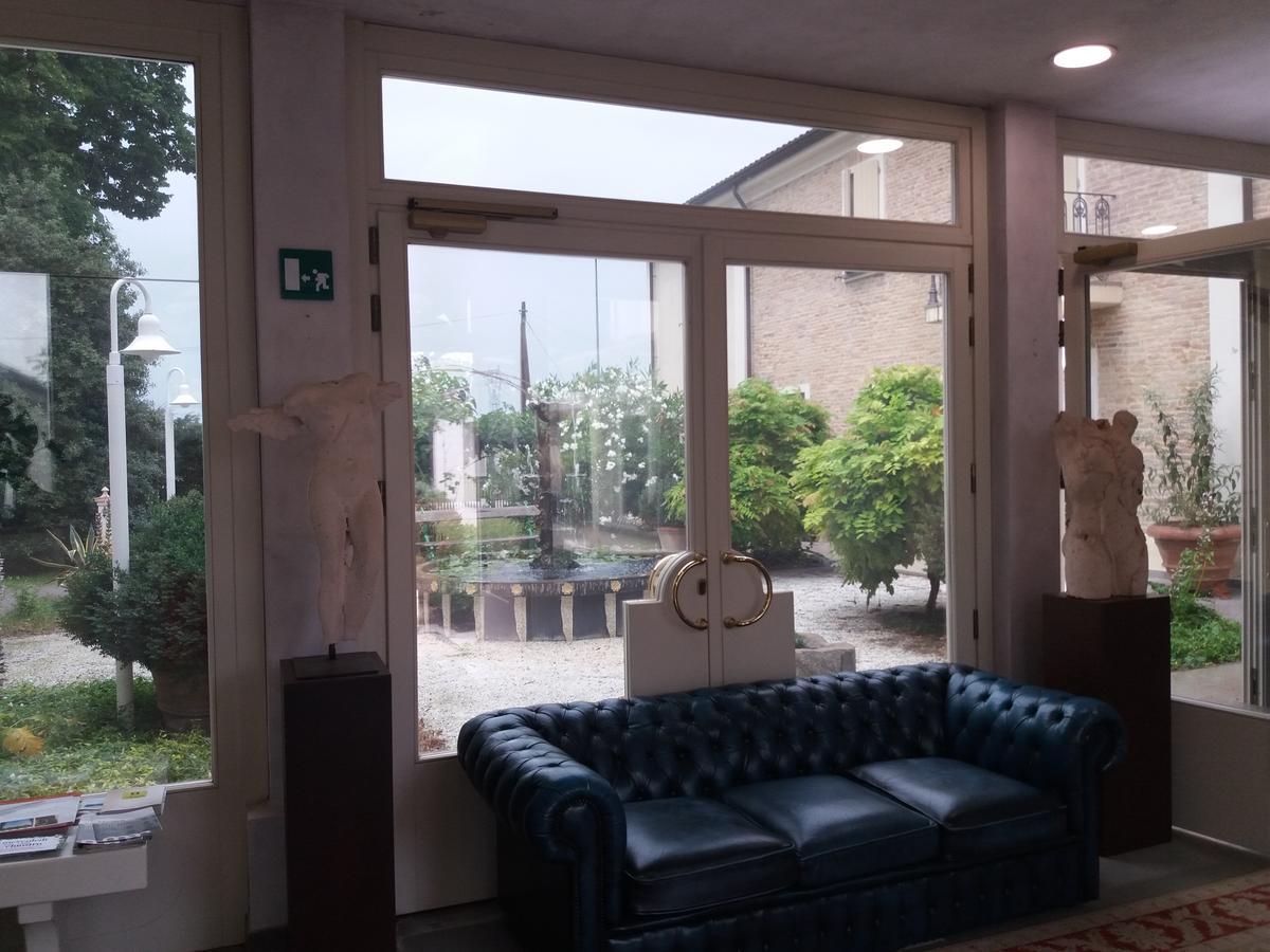 Relais Villa Roncuzzi Russi Exteriör bild