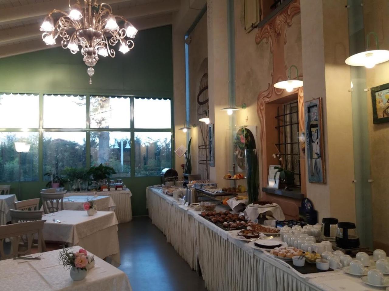 Relais Villa Roncuzzi Russi Exteriör bild